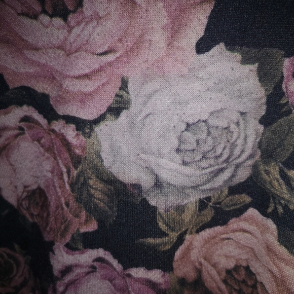 Long Sleeve Crewneck - Picture 2 of 3